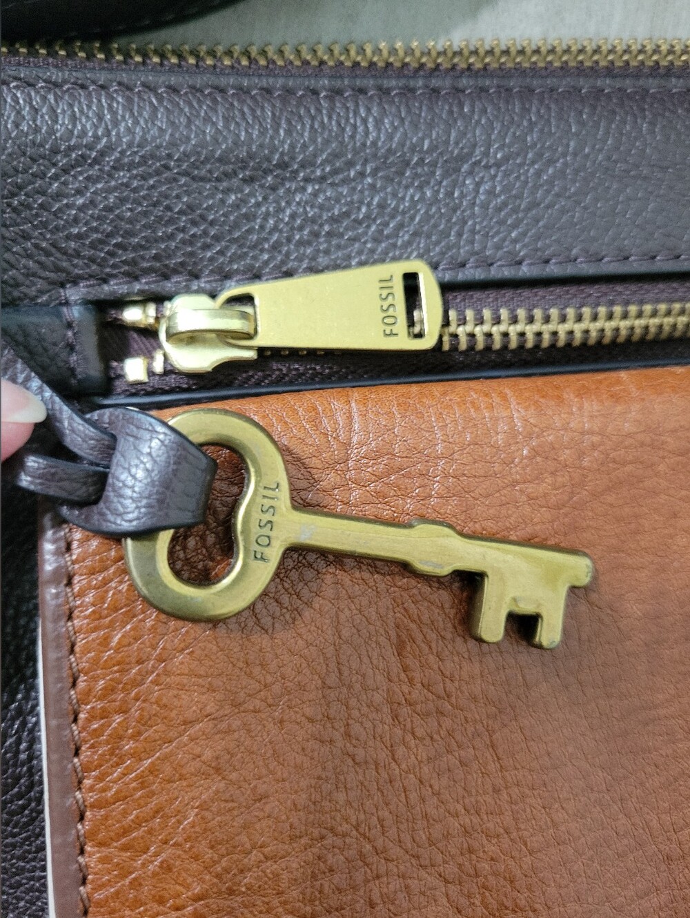 Fossil Leather Colorblock Crossbody Bag Black, Brown & Cream & Metal Key Charm - Picture 2 of 12